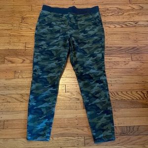 Camo women’s pull on pants